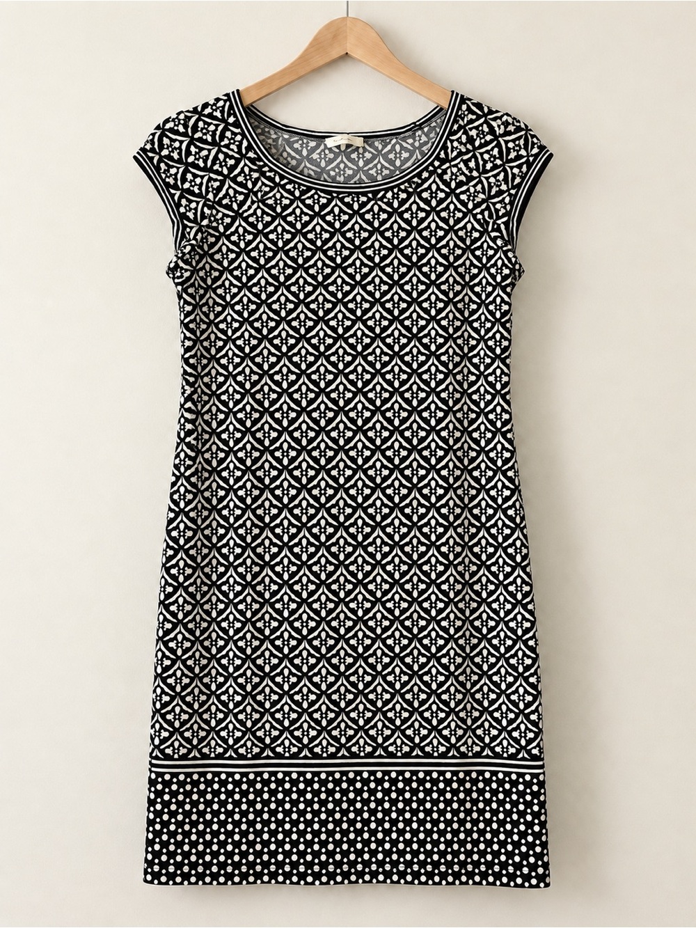 Max Studio Black and White Geometric Cap-Sleeve Dress